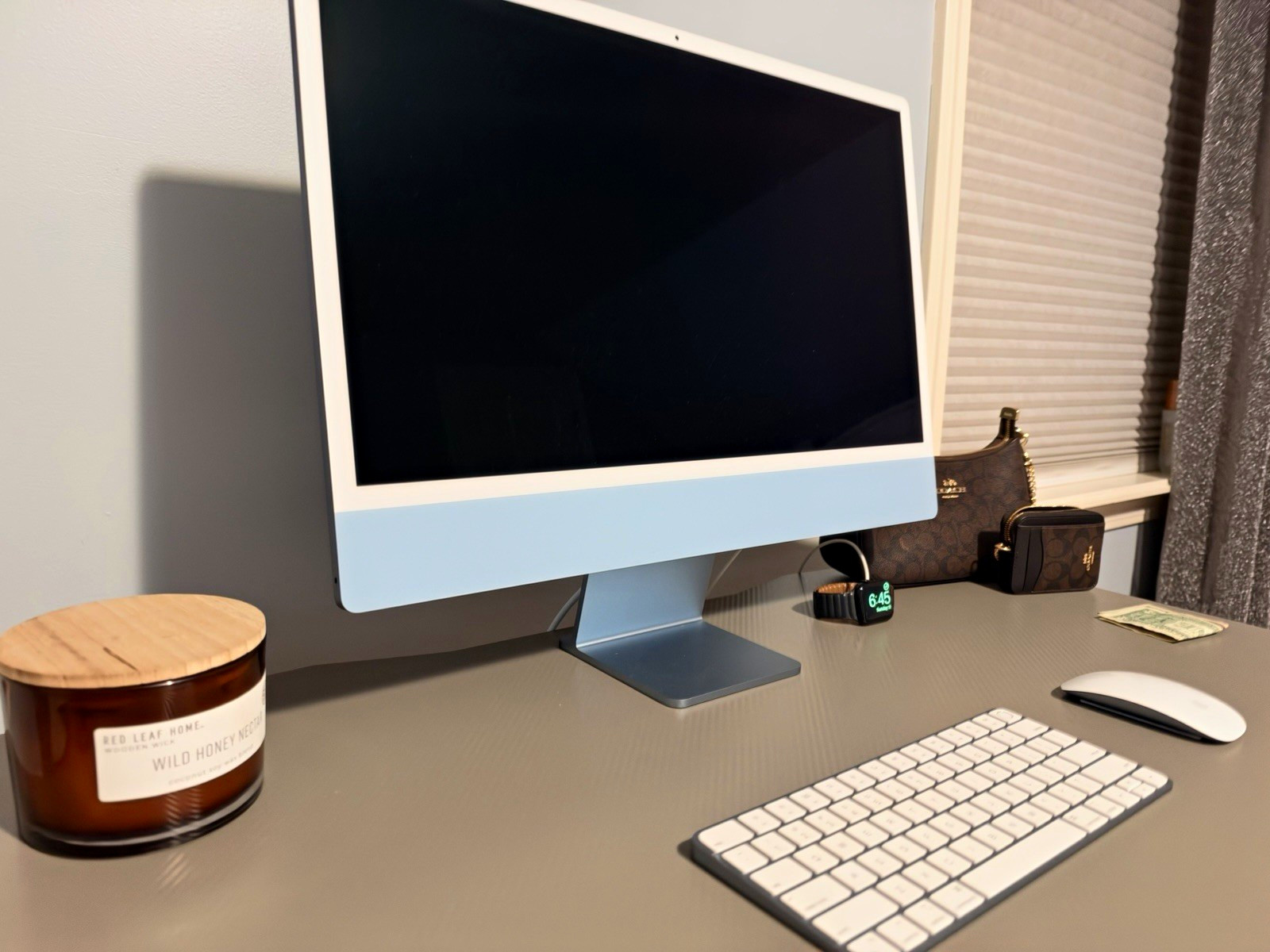 Apple 24 Inch Blue (INCLUDES box - Mouse - Keyboard - Computer)