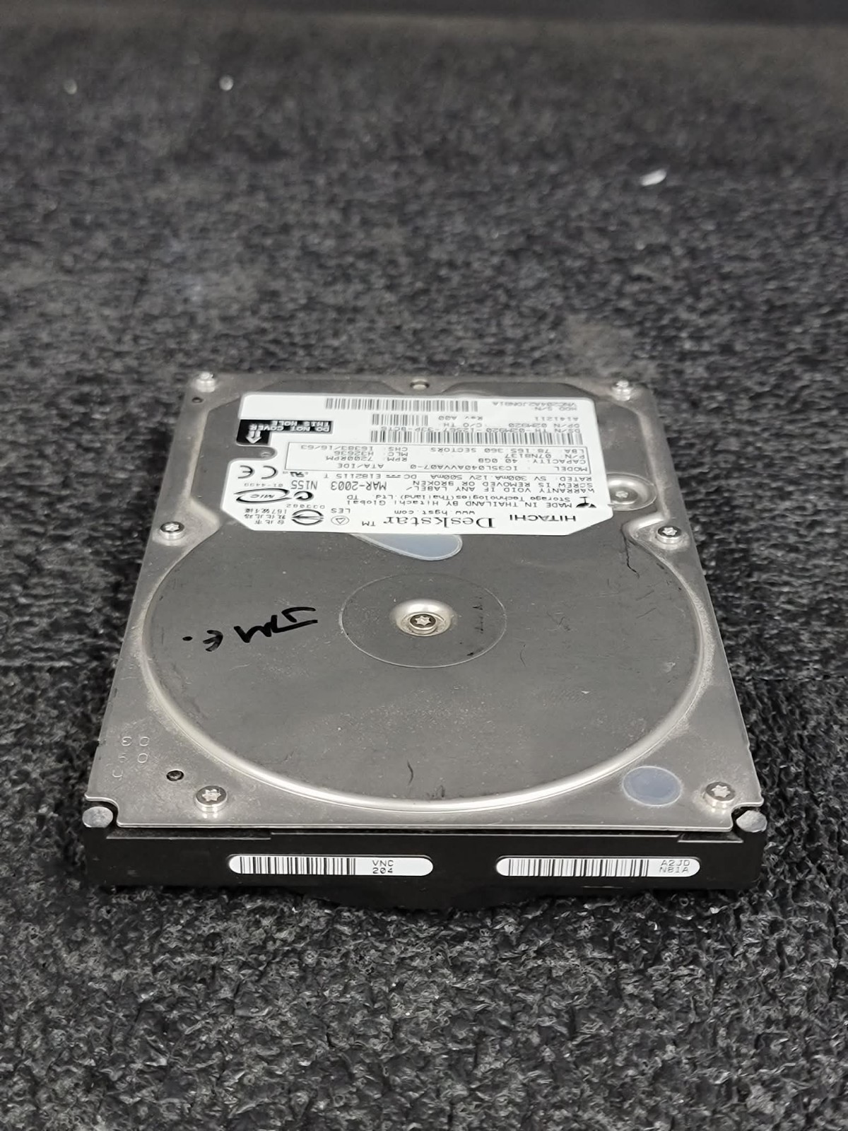 Dell 2M920 IC35L040AVVA07-0 40GB 7.2K RPM 2 MB Ultra ATA/100 IDE/PATA 3.5" HDD
