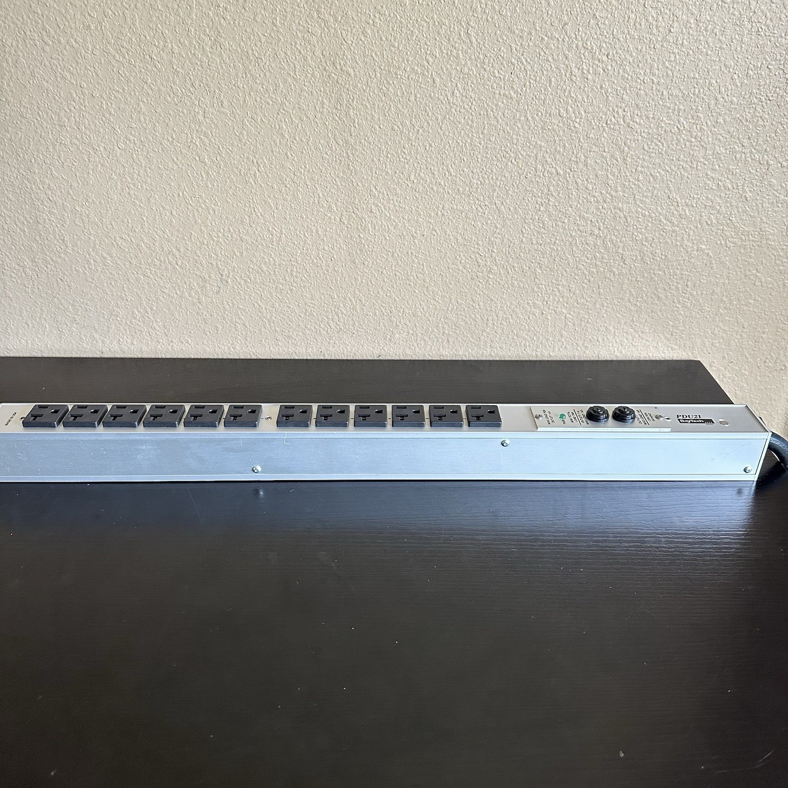 BayTech PDU21 120VAC 16A 12-Outlets Vertical PDU - USED 120V 30 A 50/60HZ