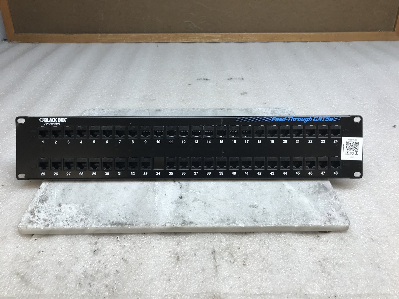 Blackbox Feed-Through CAT5e Unshielded 24-Port RJ45 Patch Panel