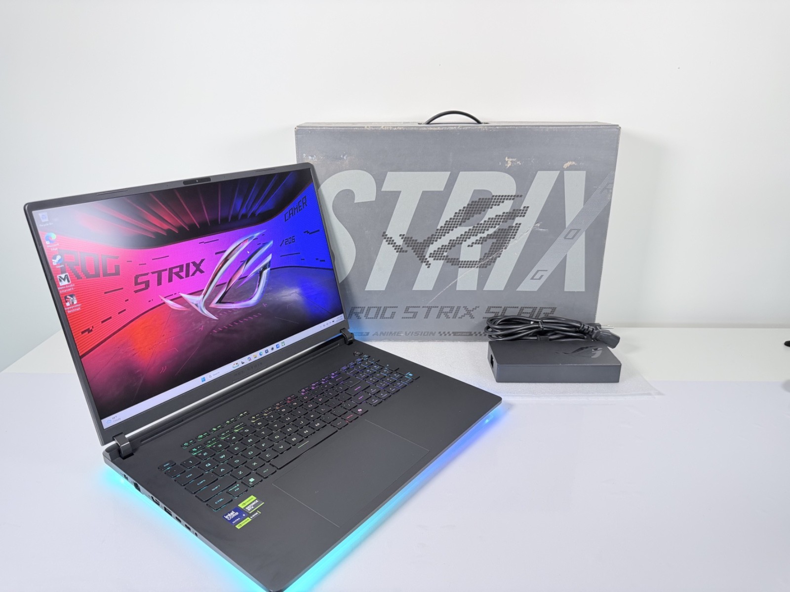 Asus ROG Strix Scar 18 -Core Ultra 9 275HX/32GB RAM/2TB SSD/ RTX 5090- Read Desc