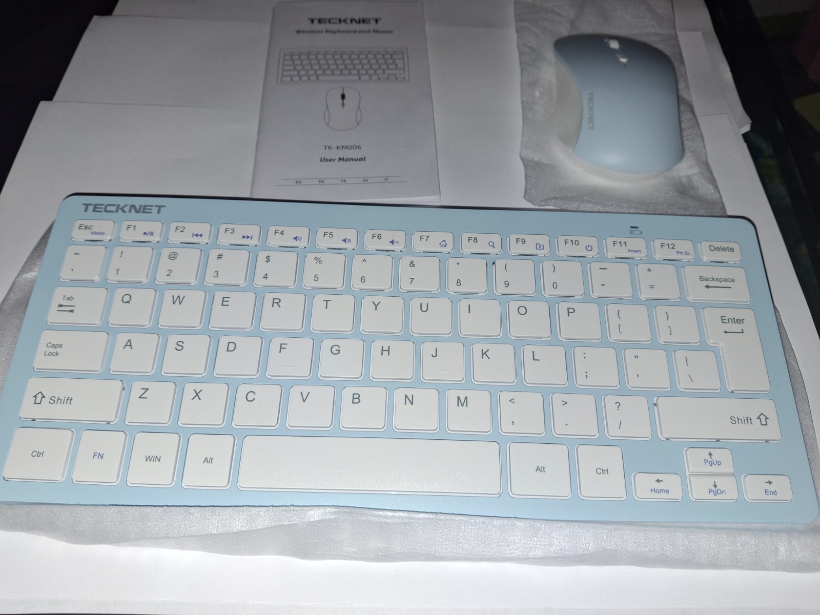 TECHNET- Wireless Keyboard & Mouse light blue/white for most computers & laptops
