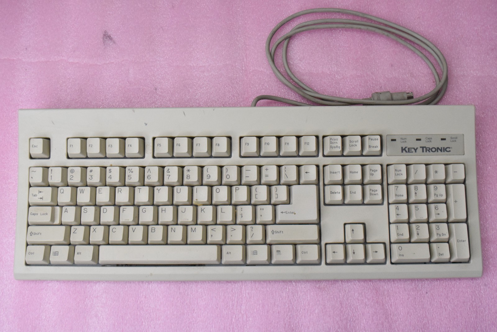KeyTronic Key Tronic E06101DPS2-C PS/2 Keyboard - TESTED