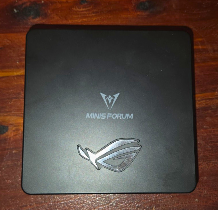 MINISFORUM UM890 Pro Mini PC Ryzen 9 32GB RAM AND 512GB STORAGE CONFIG