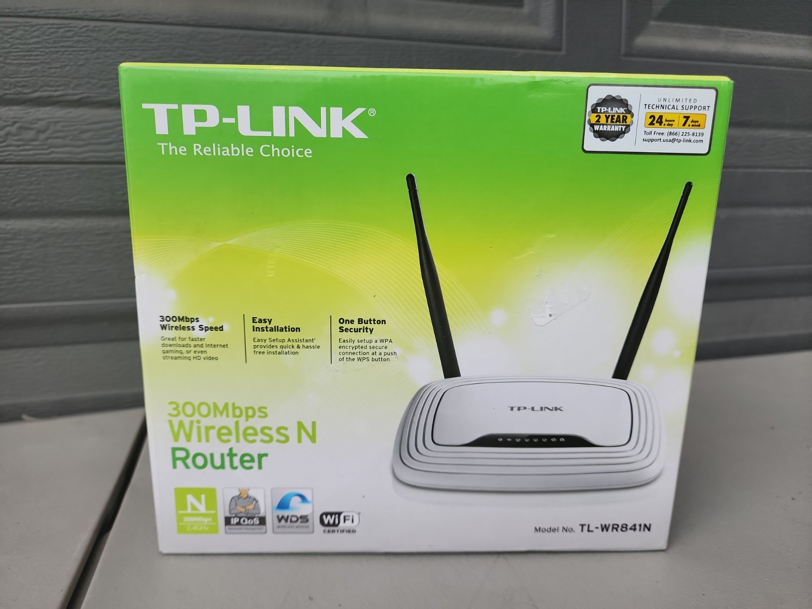 TP-LINK TL-WR841N Wireless N Router 300Mbps 4-Port 10/100 Ethernet White