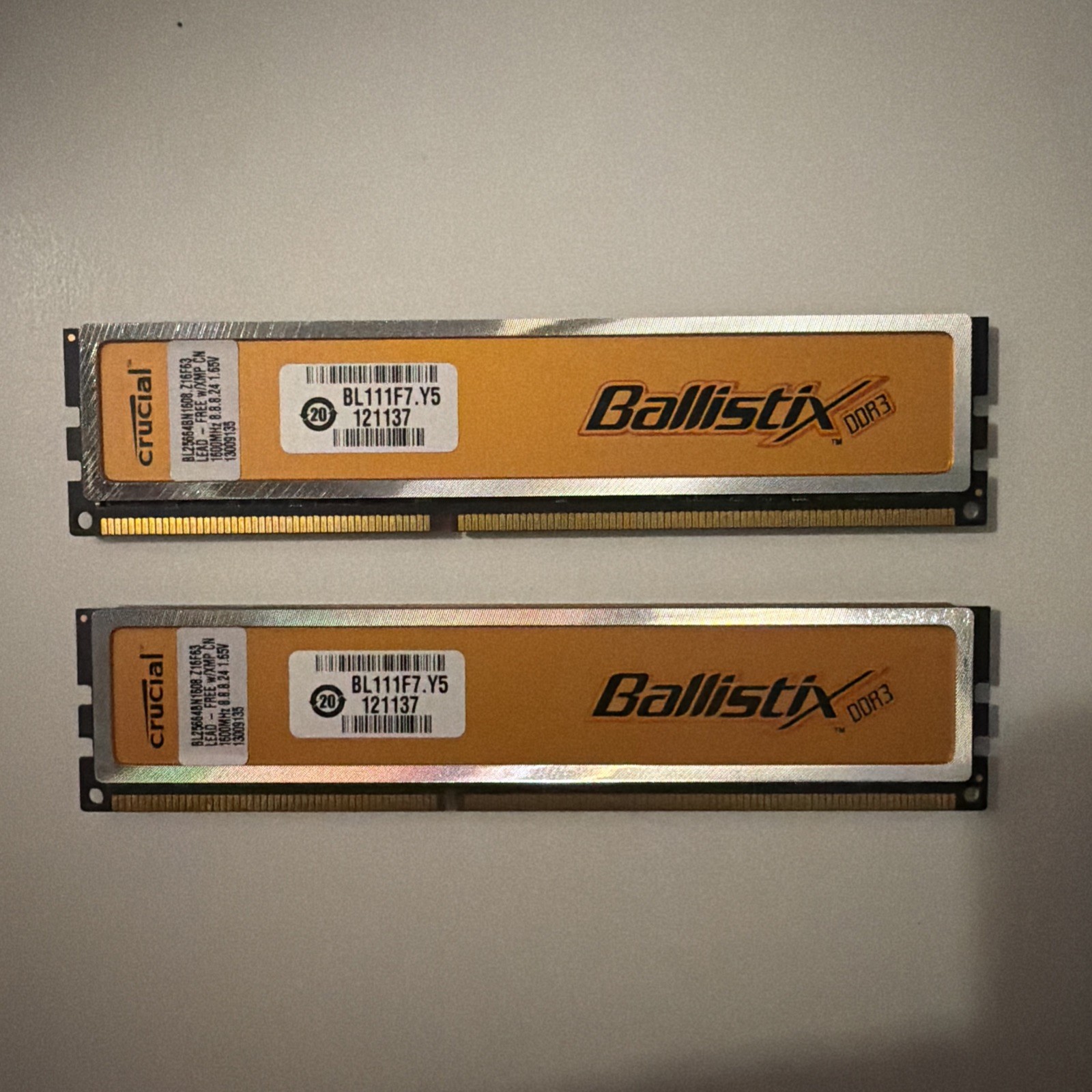 Crucial DIMM 1600 MHz SDRAM Memory (BL25664BN1608) 4GB x 2