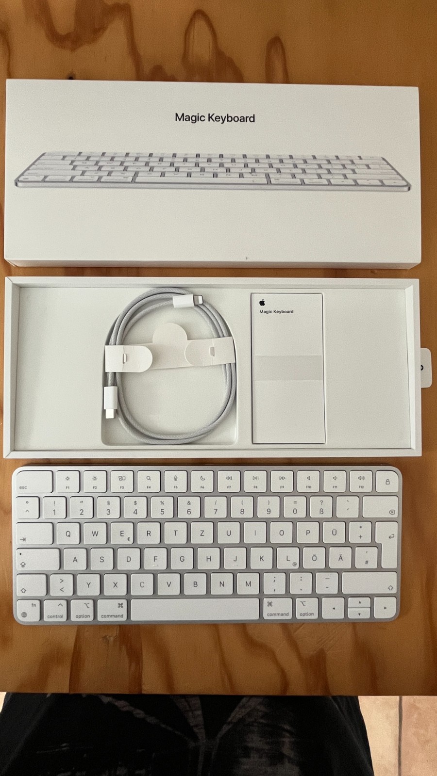 Apple Magic Keyboard (A2450), German, QWERTY, Barely Used