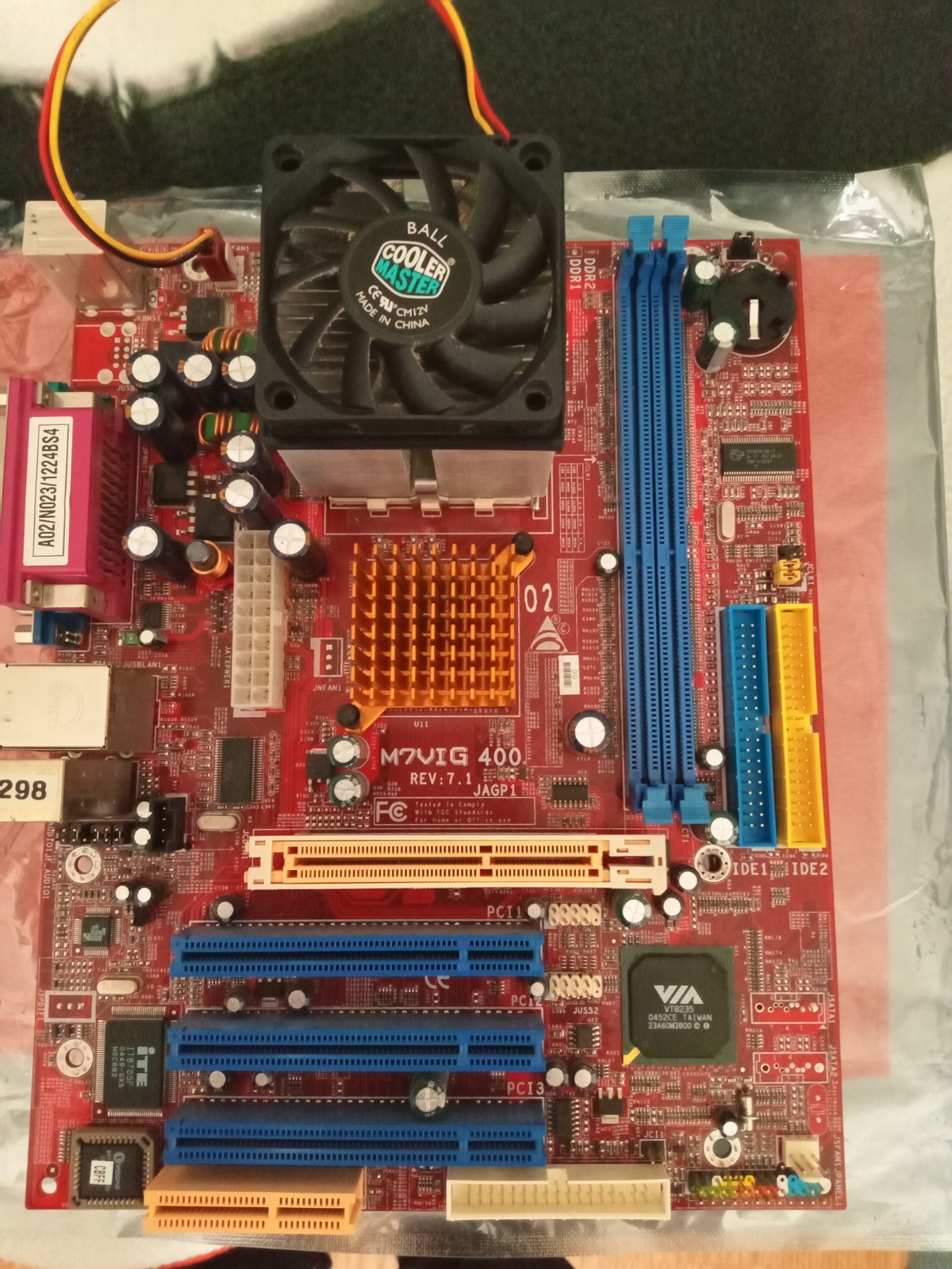 Biostar M7VIG 400 Mainboard + CPU, RAM, IO Plate, IDE Cable, Book, CD