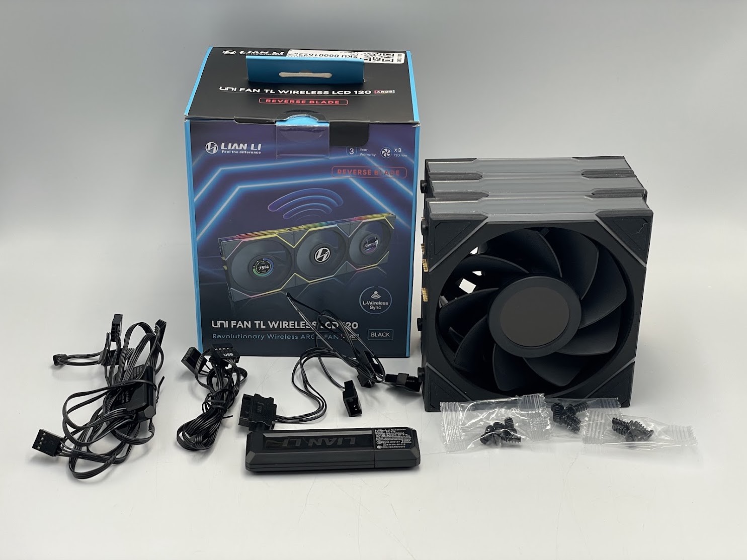 Lian Li UNI FAN TL120 V2 LCD Reverse Blade Wireless 120mm Case Fan -Black 3 unit