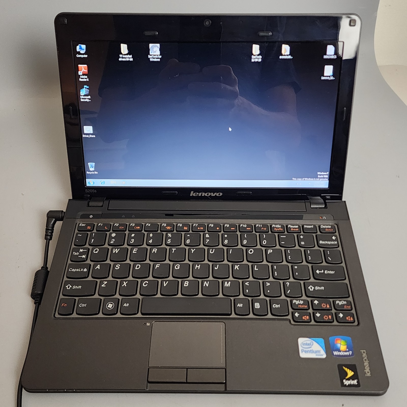 Lenovo IdeaPad S205s Laptop Computer Intel Pentium, Windows 7 + Charger