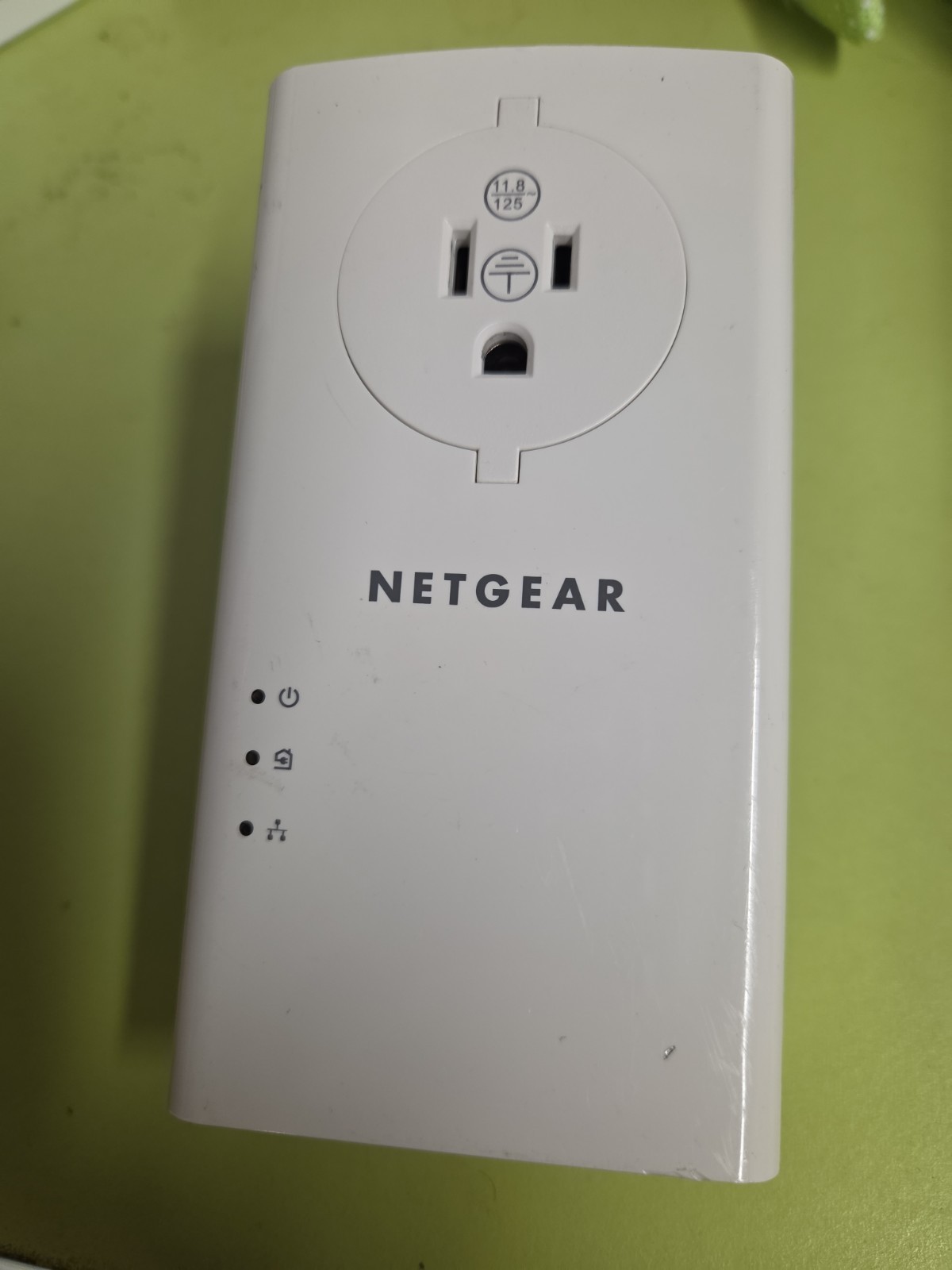 NETGEAR PLP2000 Extra Outlet Powerline Adapter 2000 Mbps  tested works
