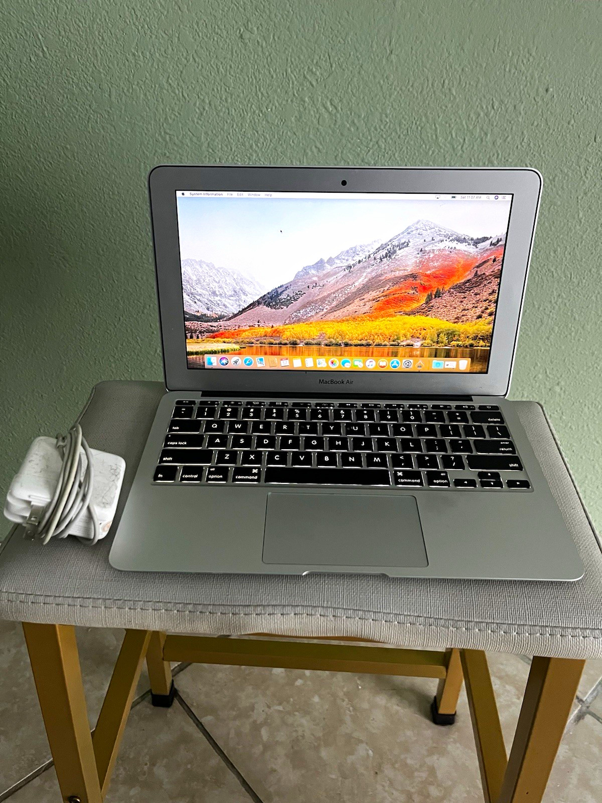 Apple MacBook Air 13.3" i7 2GHz 8GB Silver macOS High Sierra 10.13
