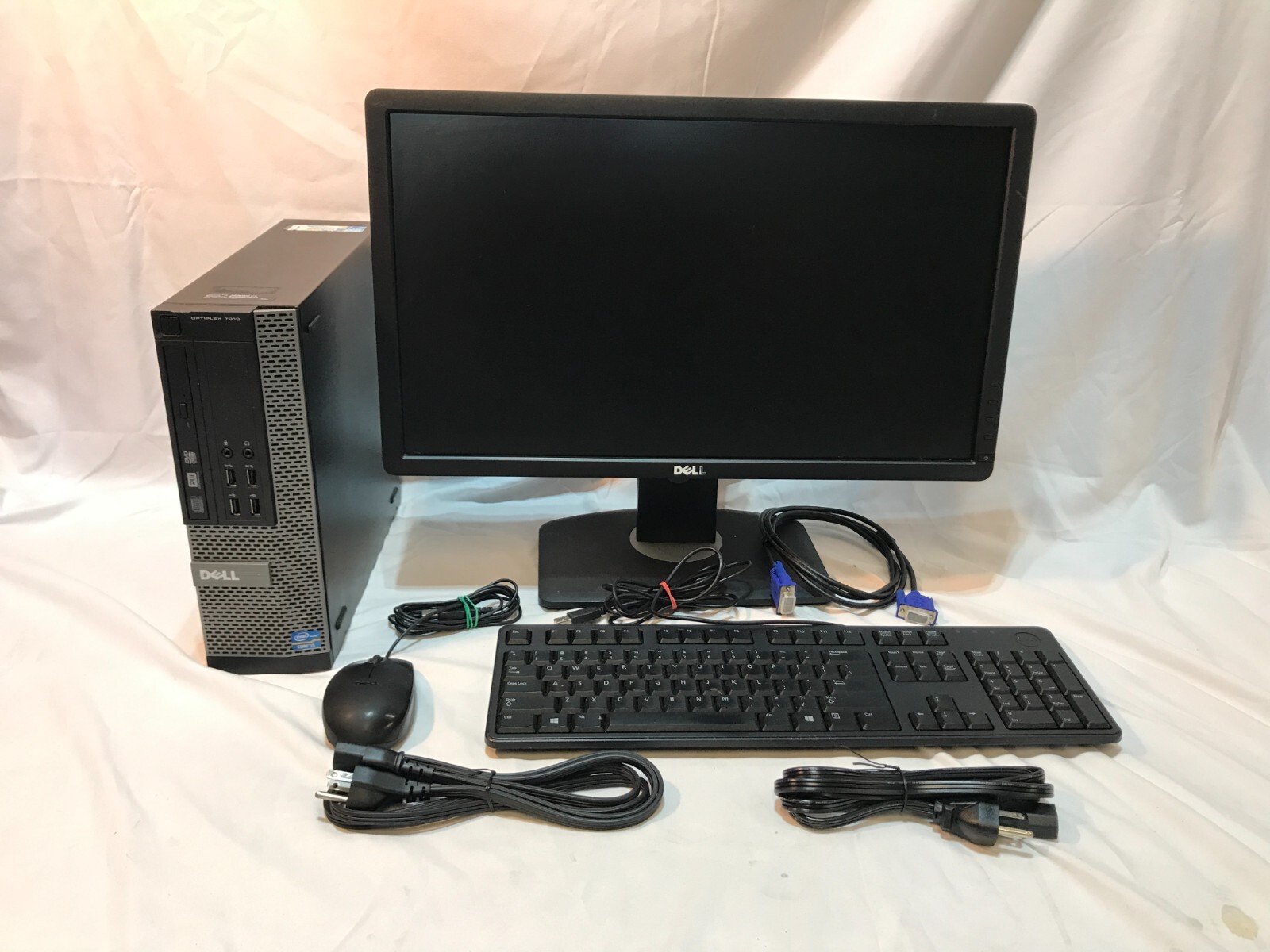 Dell Desktop computer 7010 / i5 PC SFF / 500 20" Monitor Windows 7 3.30Hz / work