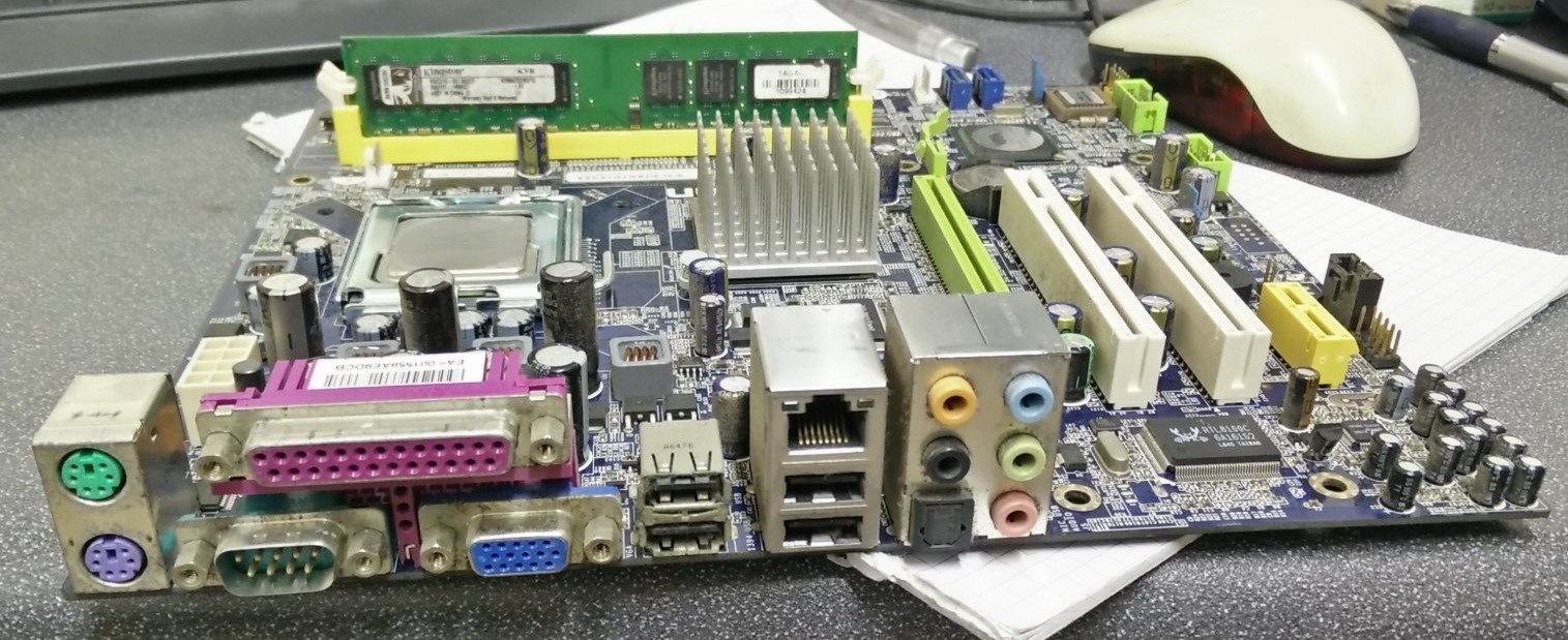 Foxconn P4M9007MB-8RS2H LGA775 ATX Motherboard with E2140 CPU, 1GB Memory No I/O