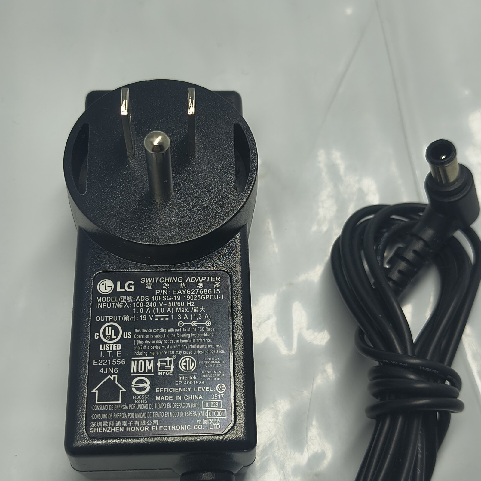 Geniune LG Model ADS-40FSG-19 Output 19V 1.3 A AC Power Supply AC Adapter #A85