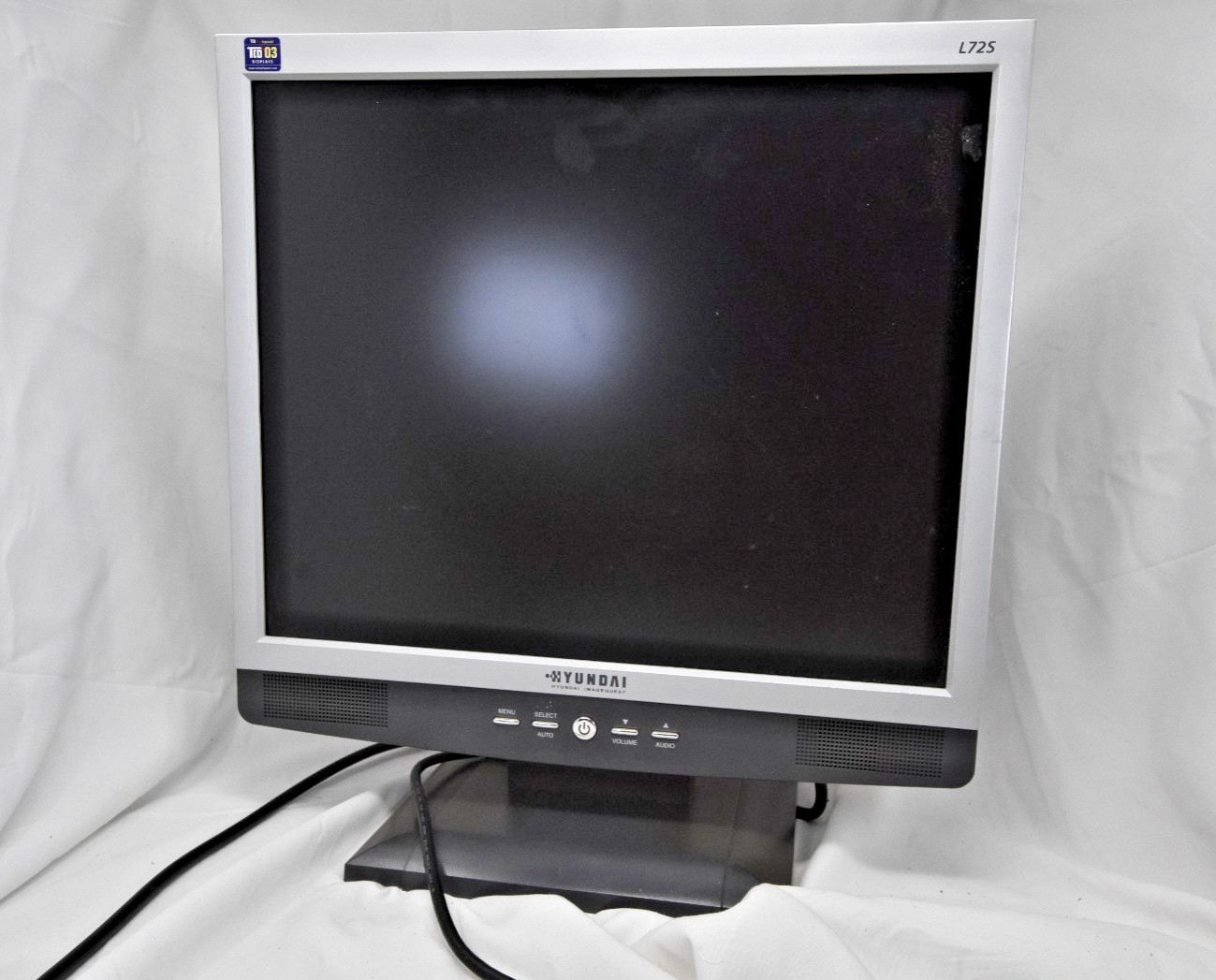 Hyundai ImageQuest L72S 17" LCD Monitor Vintage Retro Gaming VGA Built-In Speake