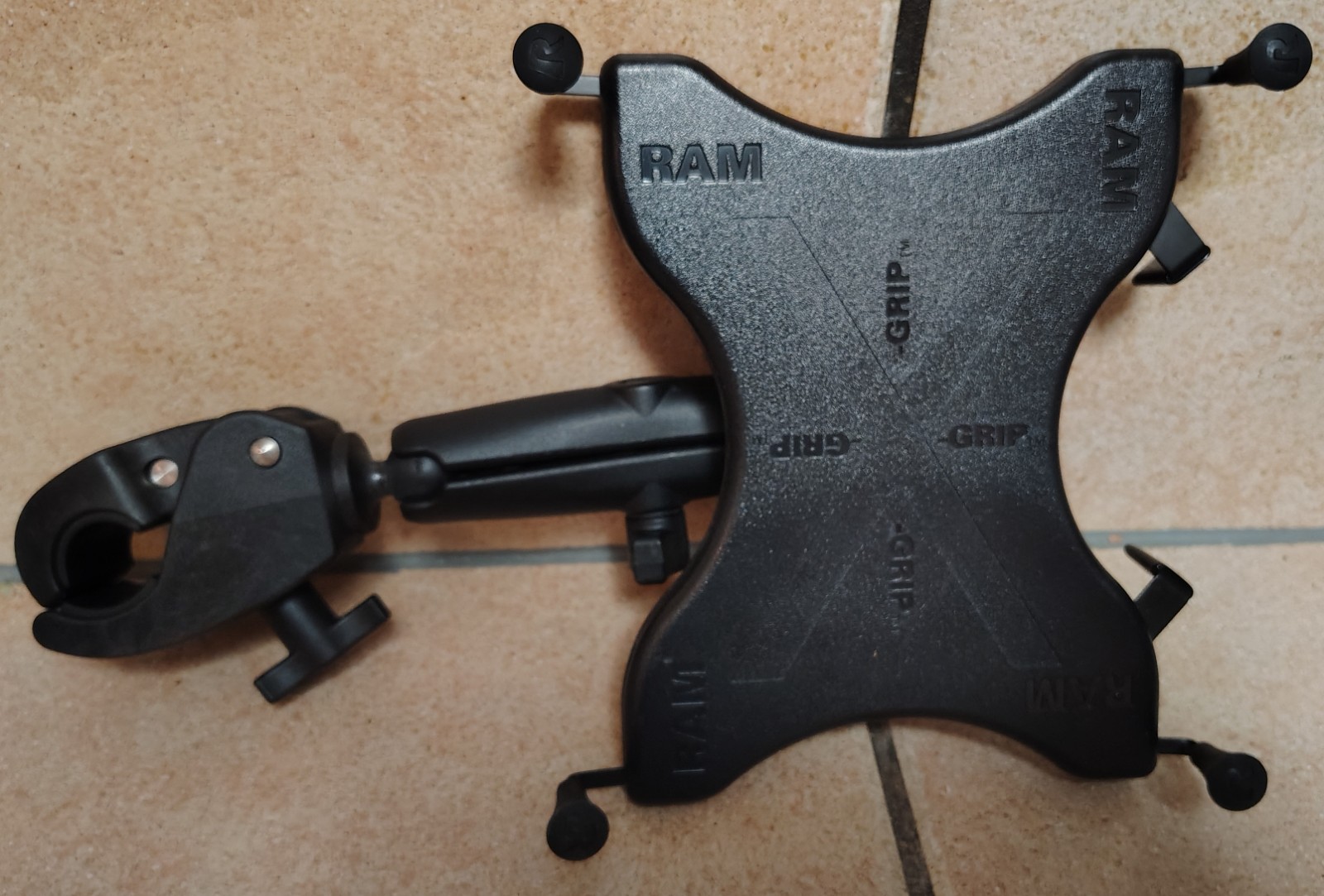 RAM X-GRIP TABLET MOUNTING SYSTEM 9-11"  TABLET HOLDER RPR-380B W/CLAW CLAMP ARM