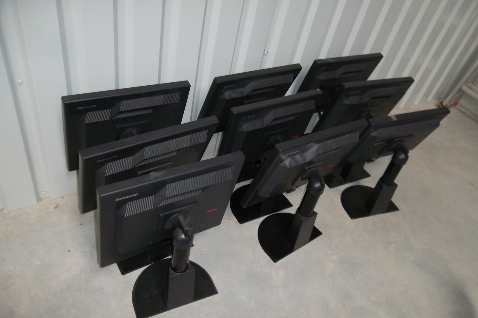 LOT-10 Lenovo ThinkVision L1900pA LCD Monitor 19" VGA DVI Rotate L1900 4431-HE1