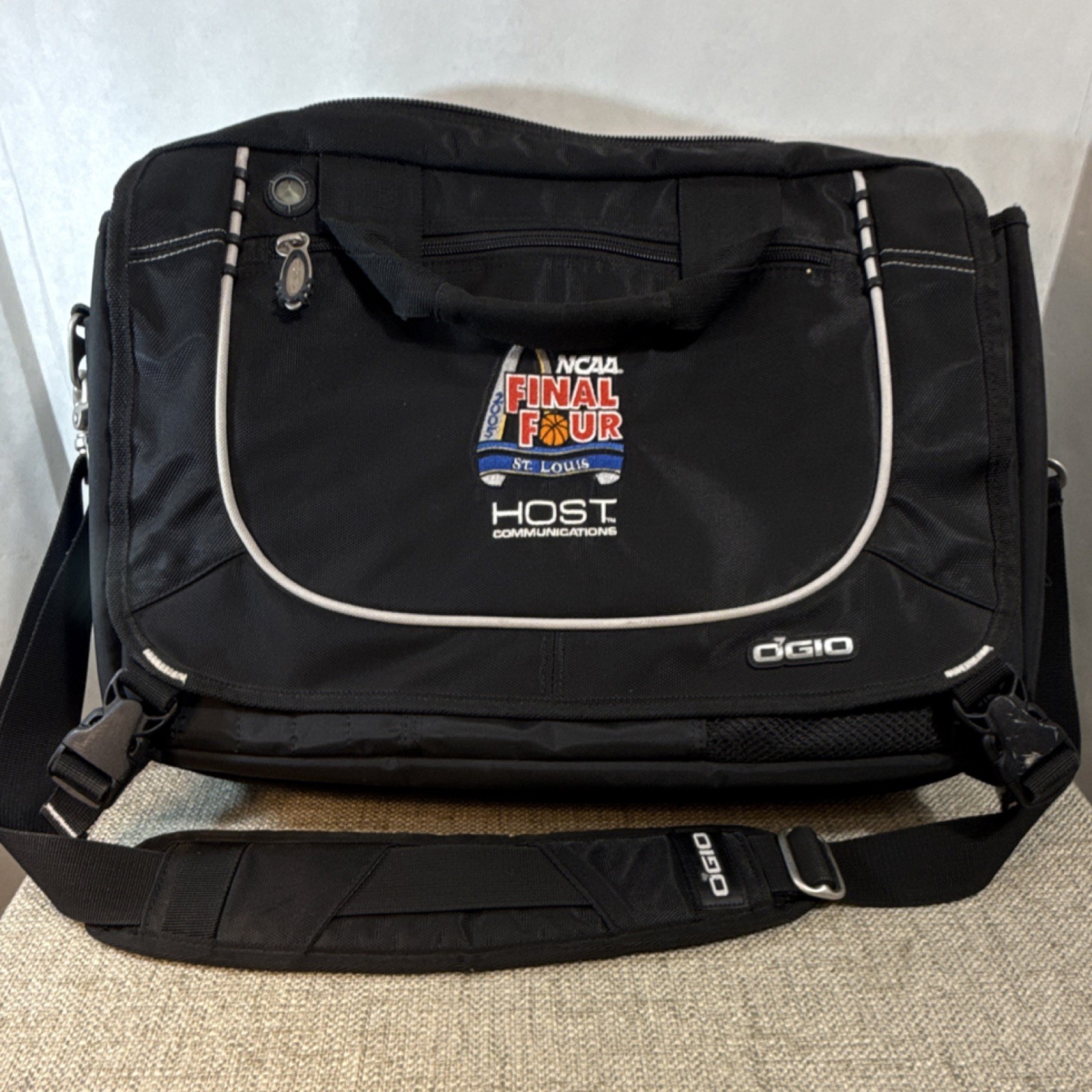 OGIO 2005 Final Four Saint Louis Classification 03507 Messenger/laptop Bag