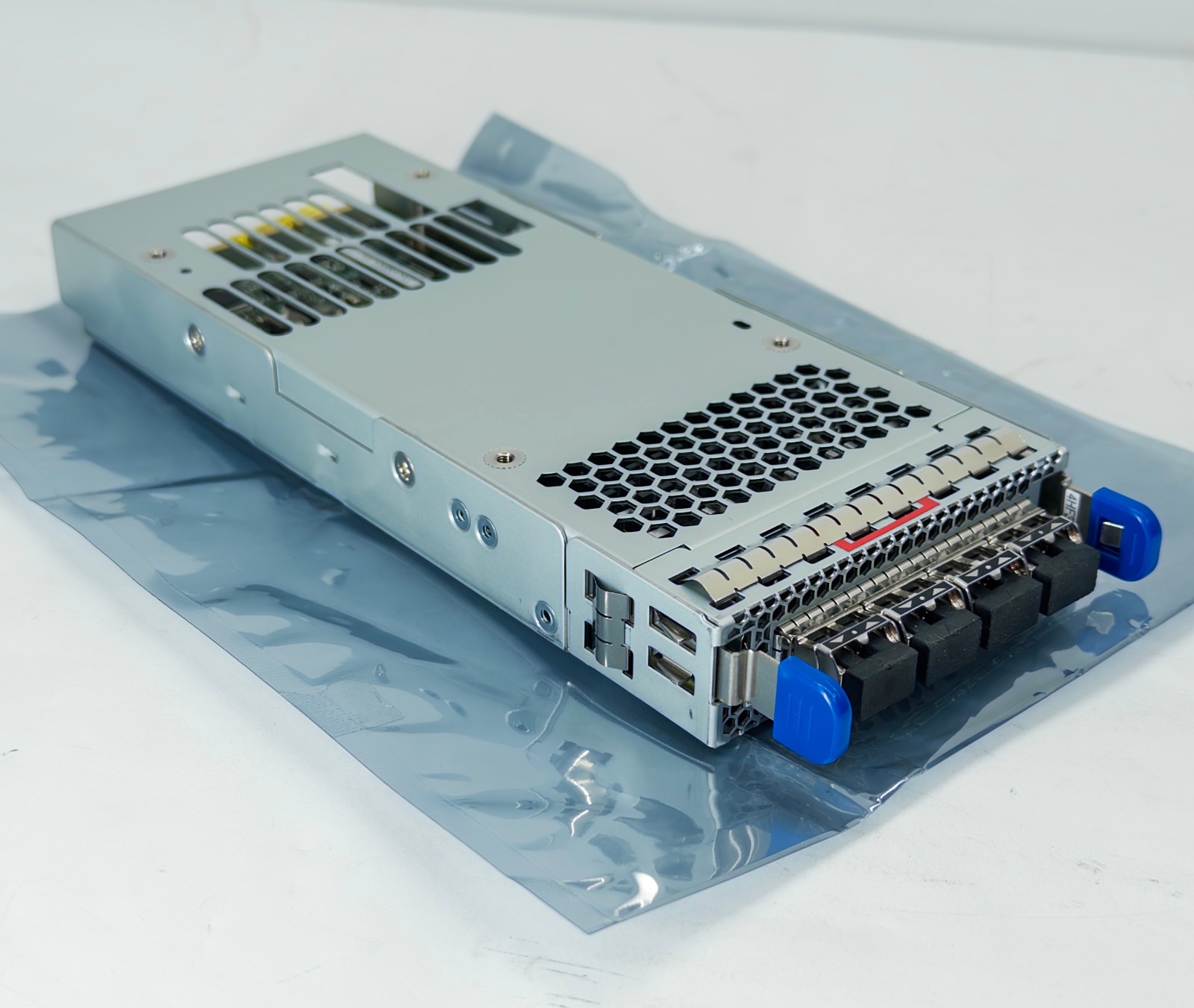 Hitachi VSP EXX0 E590 Host I/O Module FC 32GR 4HF32R 3293225-A with Transceivers