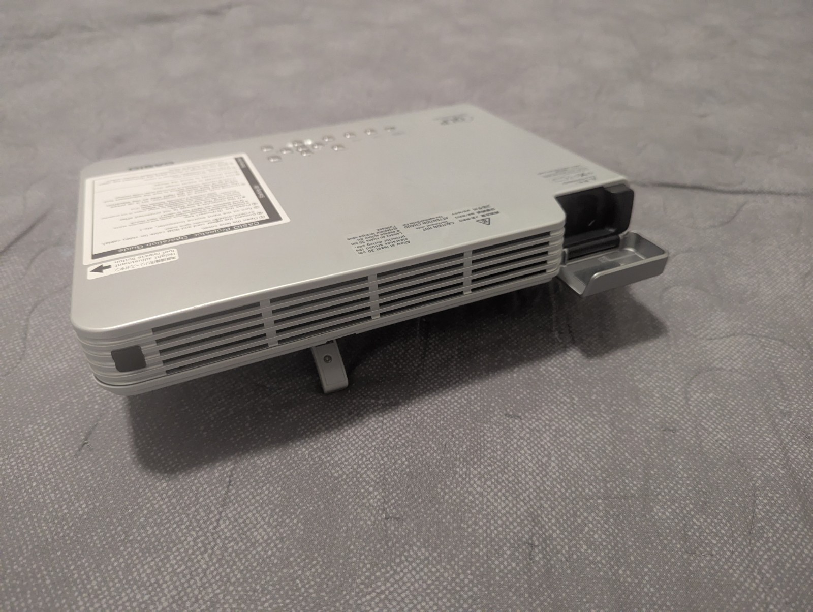 Casio XJ-S10 DLP Data Projector - 8 Hrs - with remote and VGA adapter -free ship