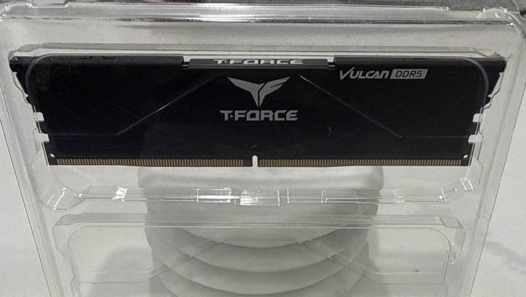 TEAMGROUP T-FORCE Vulcan 16GB DDR5 6000MHz Desktop RAM UDIMM 288-Pin