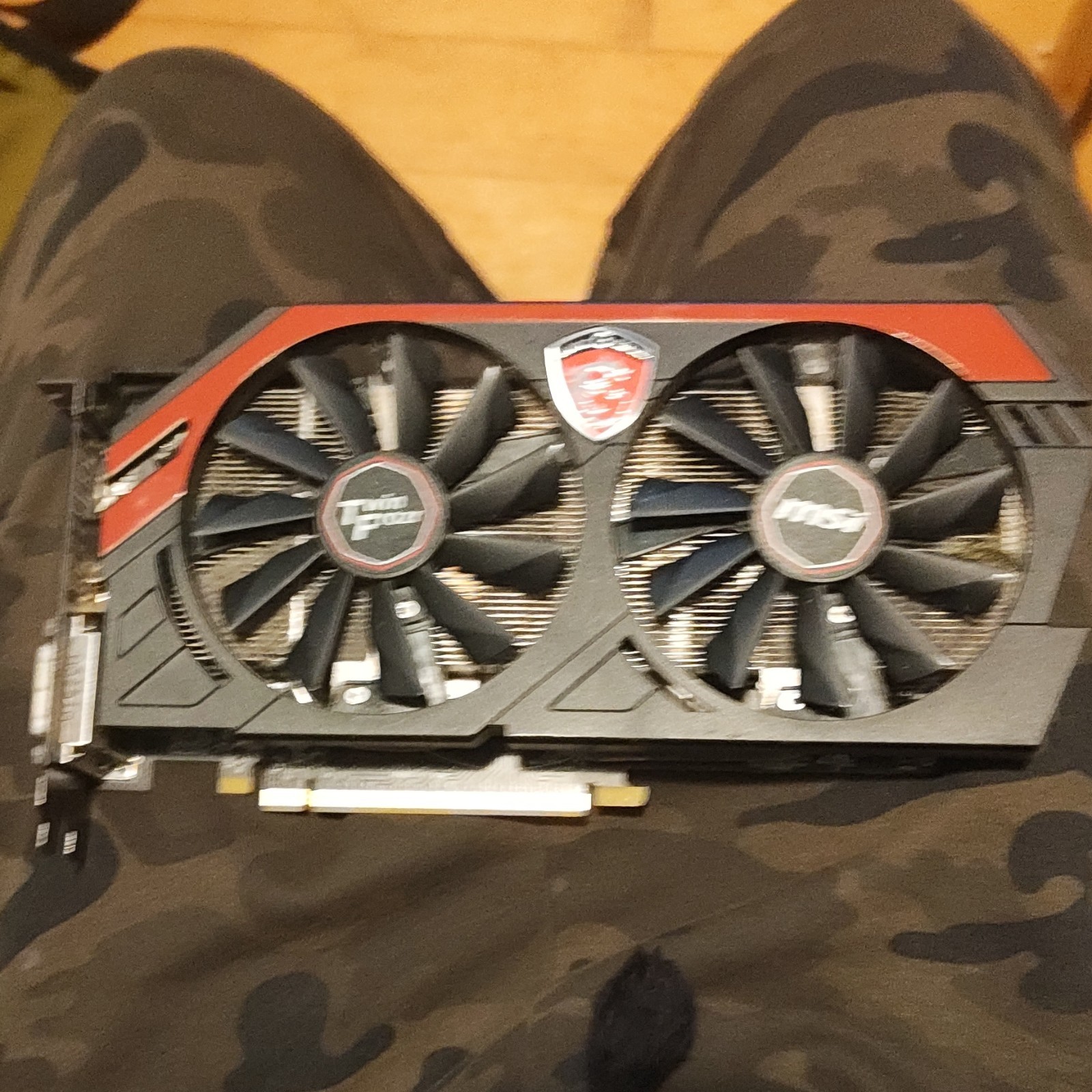 MSI AMD Radeon R9 270 GAMING 2G 2GB PCIe x16 DP HDMI DVI Multi-Monitor