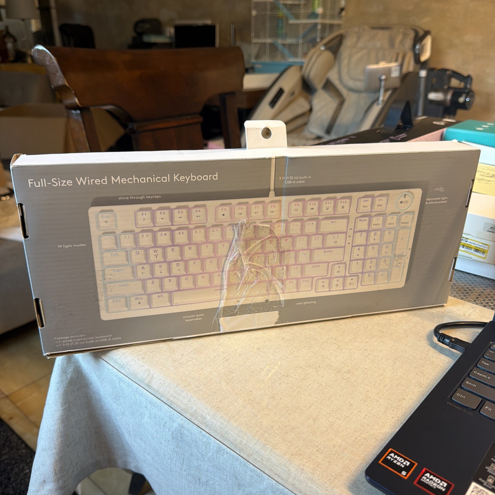 Heyday - Full-Size Wired Mechanical Keyboard with RGB Backlight - White