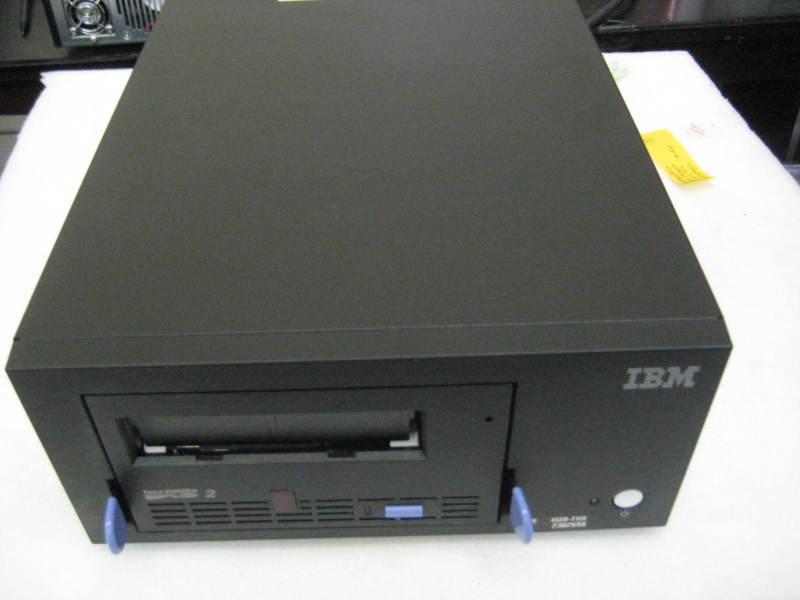 IBM 4559-FHX 24P7350 24P7319 Ultrium2 LTO-2 SCSI LVD SE External Tape Drive