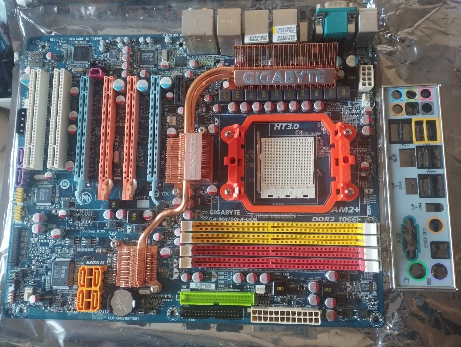 Gigabyte GA-MA790FX-DQ6