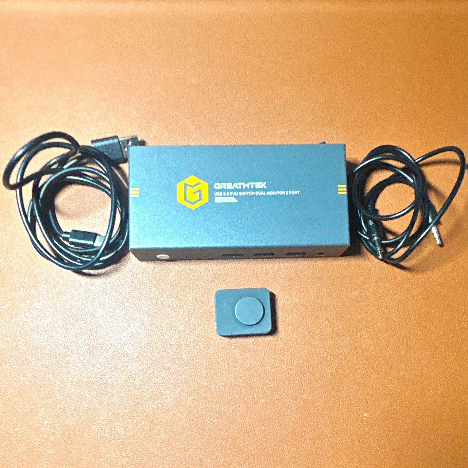 GREATHTEK 2-Port Dual Monitor HDMI KVM Switch USB 3.0 USB-C Powered