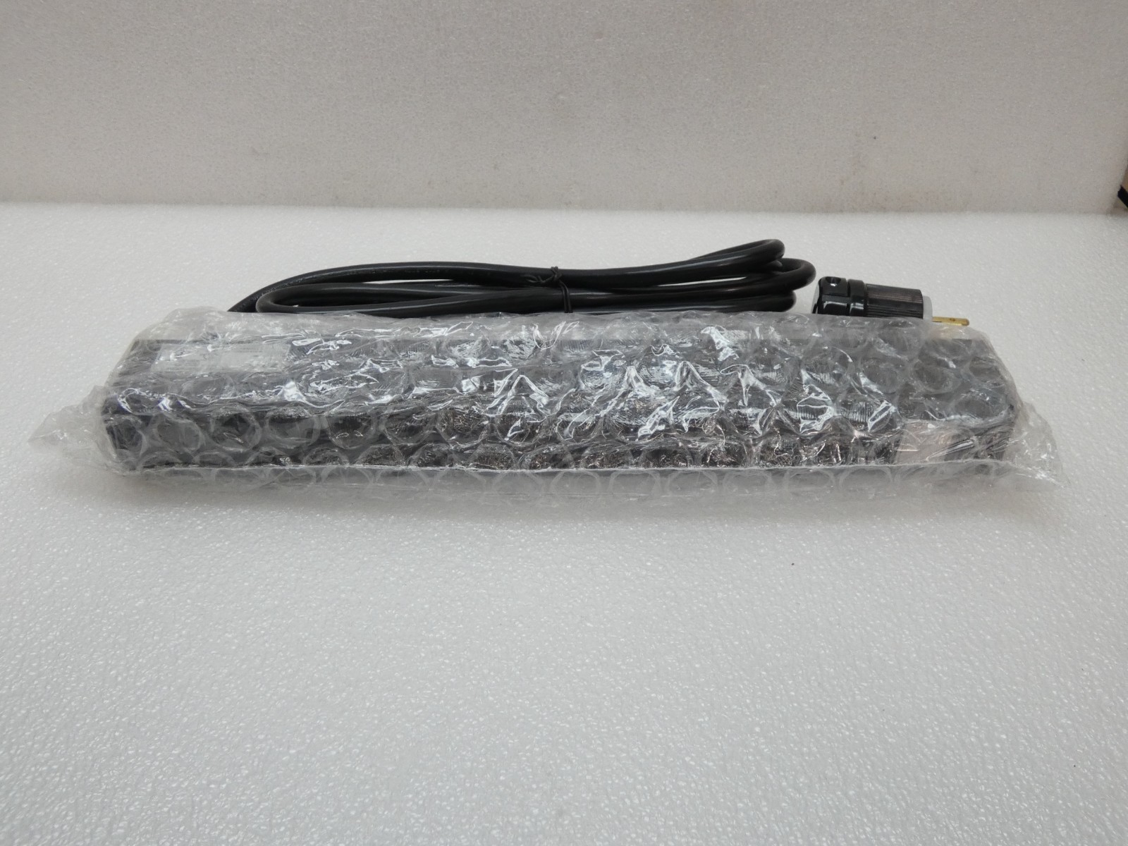 Eaton ePDU Basic 12 Outlet EPBZ95