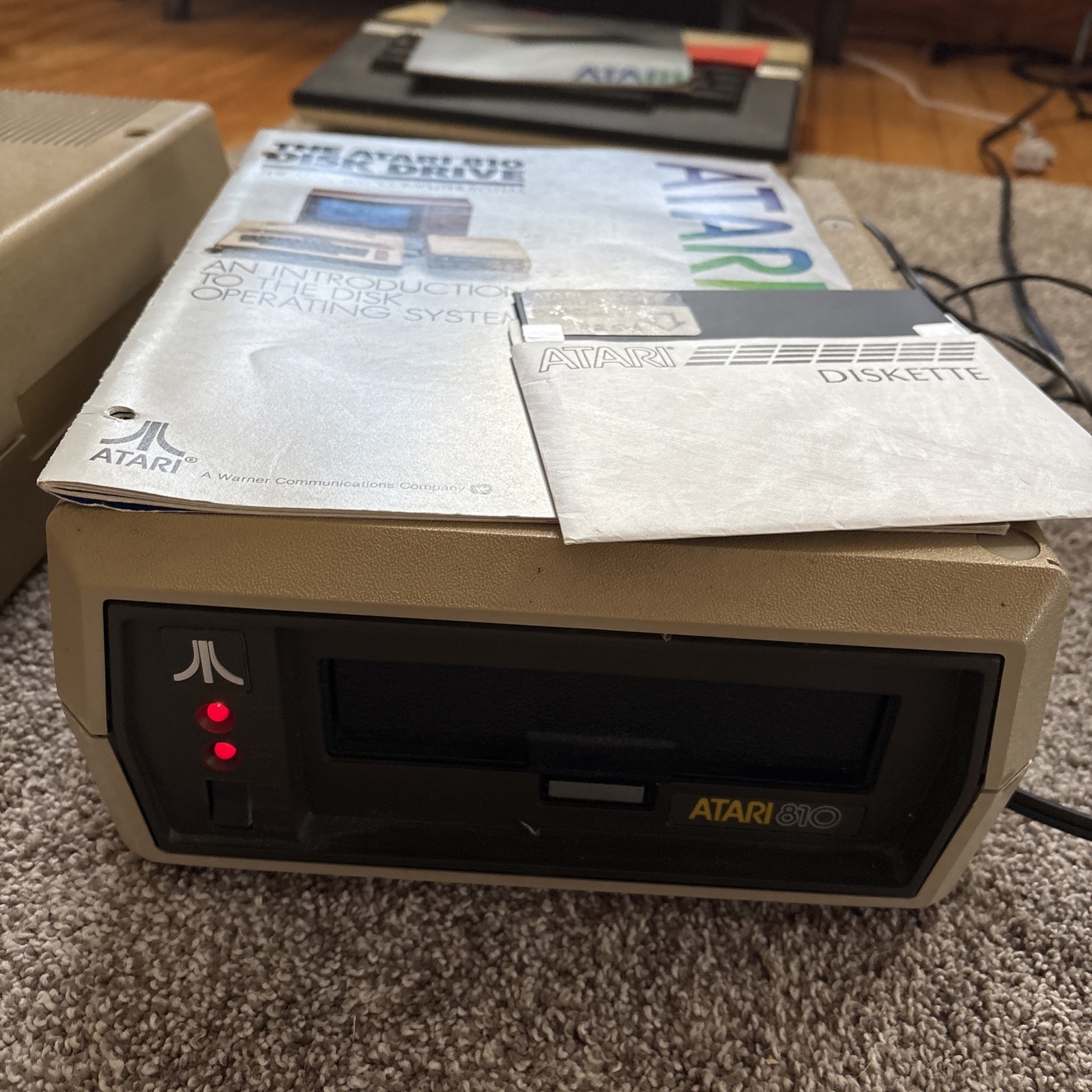 Atari 810 Disk Drive, manual, master disk powers on / power cord