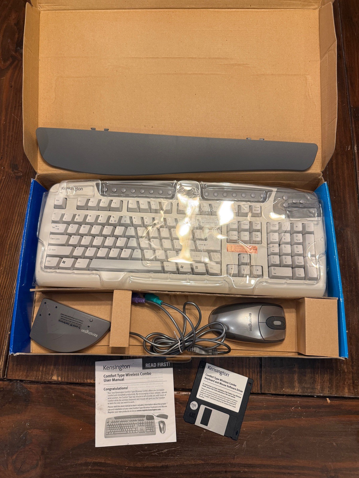 Kensington Comfort Type Wireless Combo Keyboard 64353 & Mouse RF PS/2 w/ Box