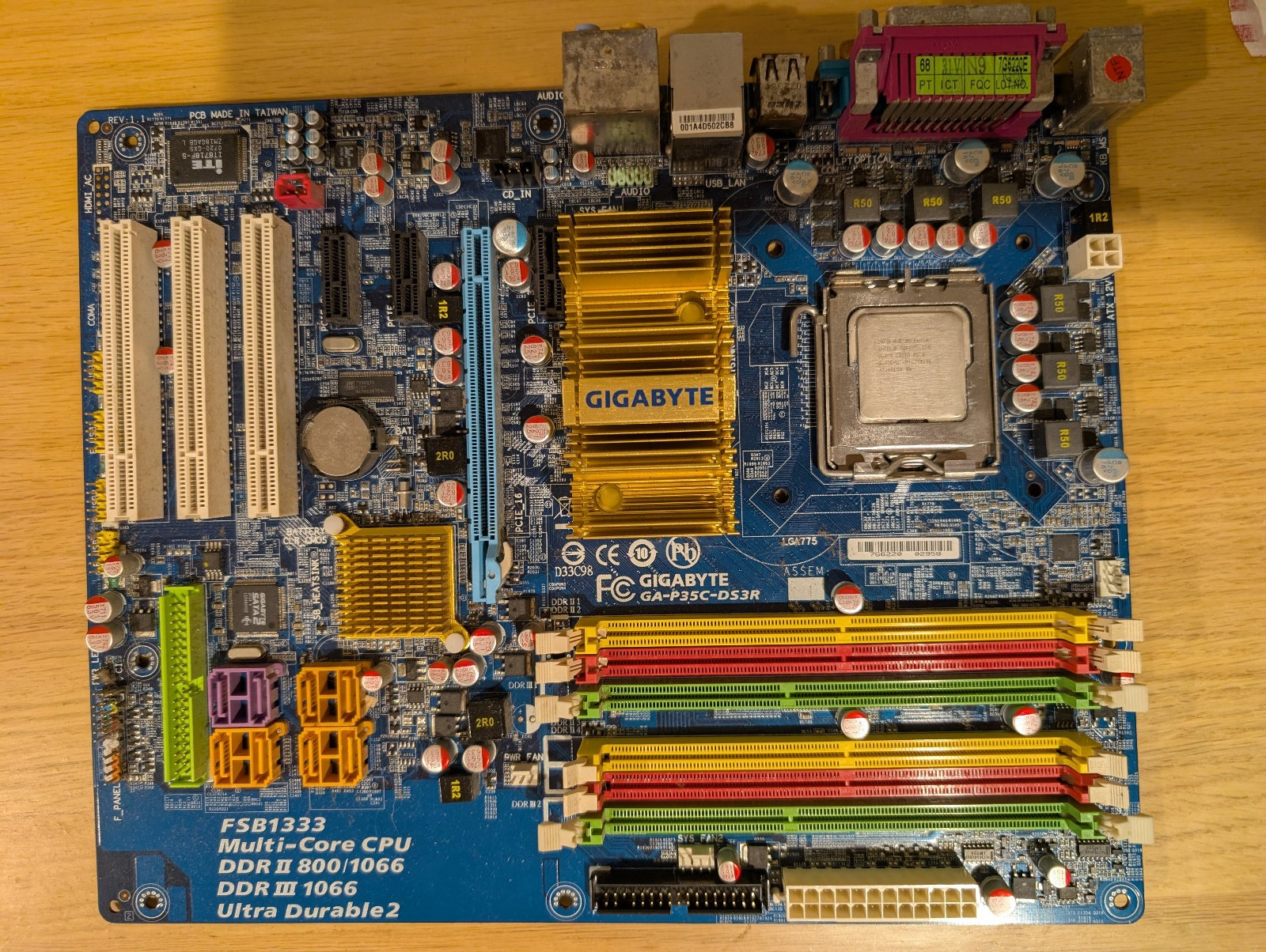 Gigabyte Technology GA-P35-DS3R, LGA 775/Socket T Motherboard w/CPU & Cooler