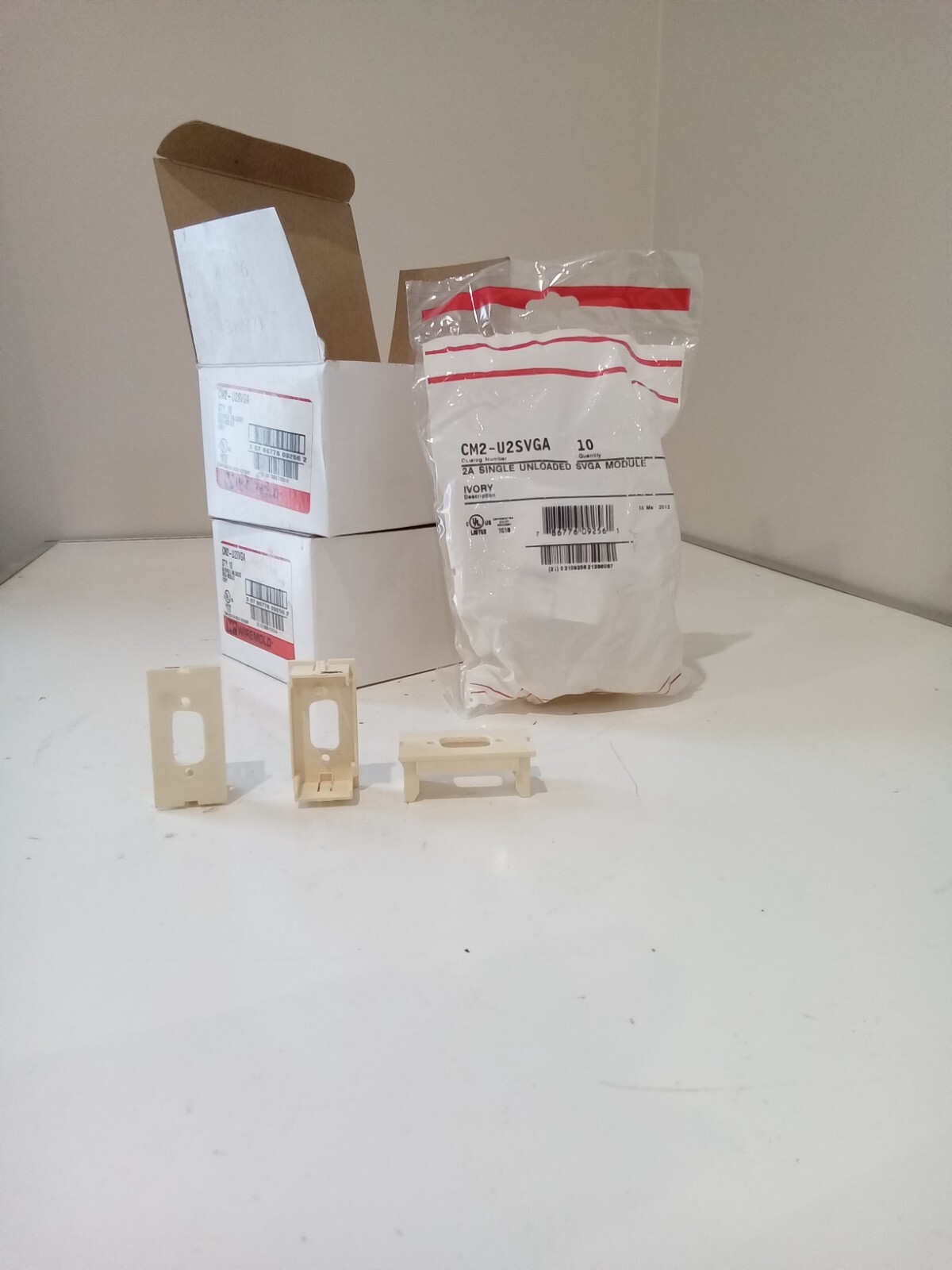 1 Box of 10 - WIREMOLD CM2-U2SVG SINGLE UNLOADED SVGA MODULE IVORY