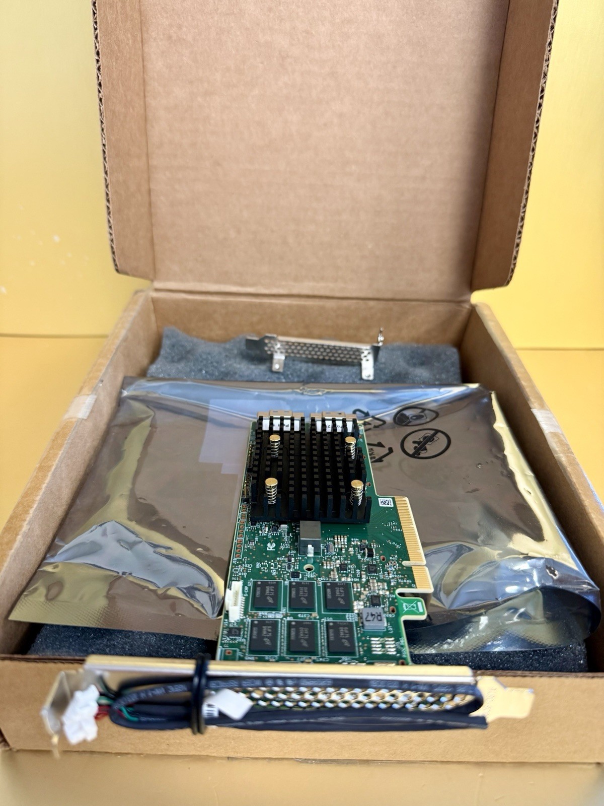 HPE MR416i-P RAID Controller 4GB P06367-B21 Tri-Mode NVME SAS SATA PCIe 4 Gen10