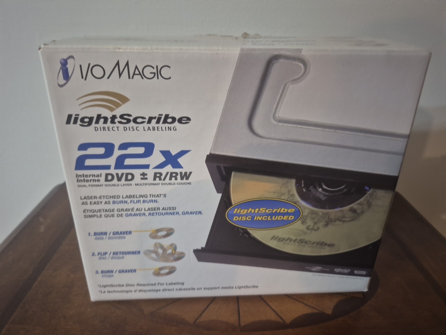 NEW - I/O Magic LightScribe 22X External DVD±R/RW USB 2.0 Drive IDVD22DLSE