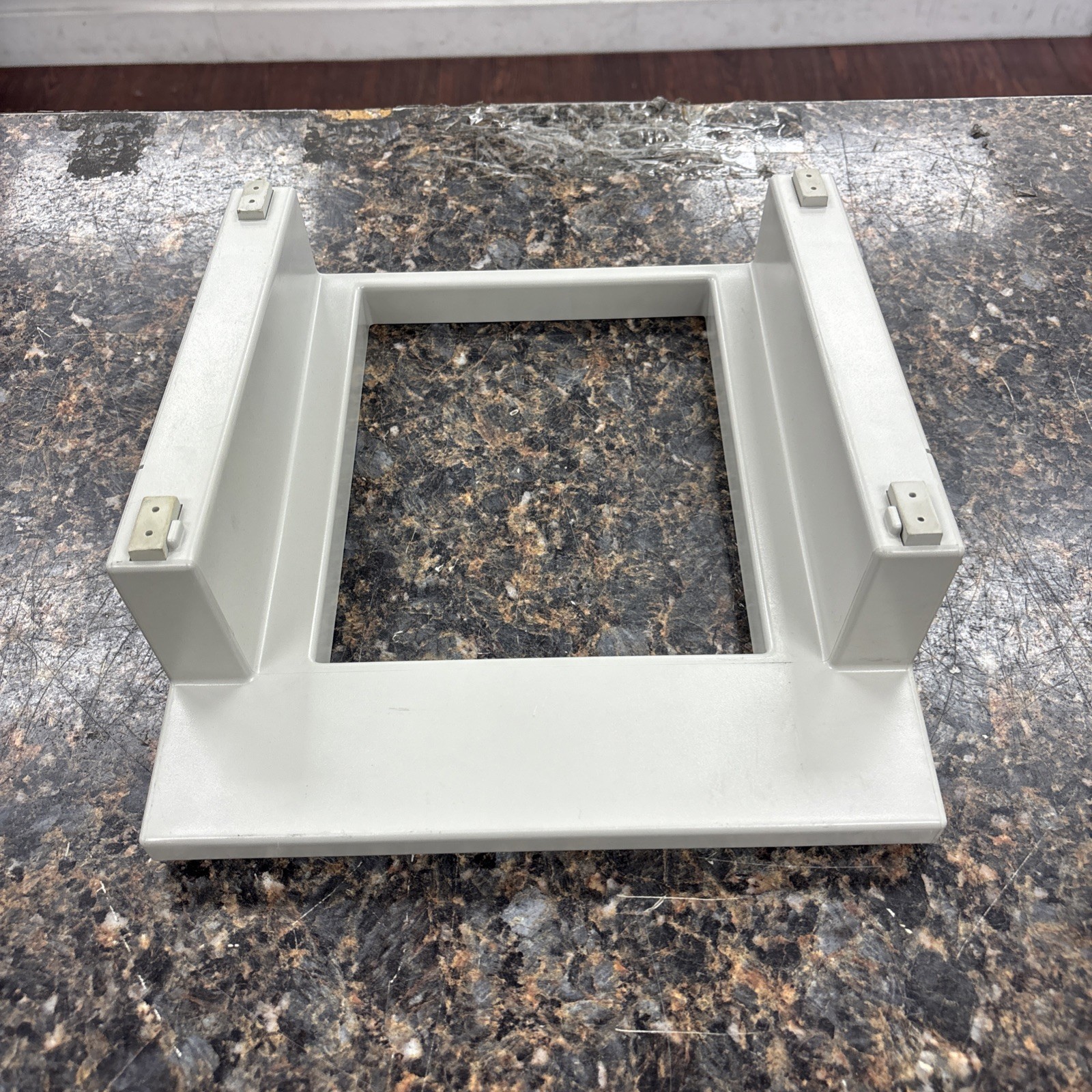 Apple Color Monitor IIc Stand 699-0365-A - Very Nice, No yellowish