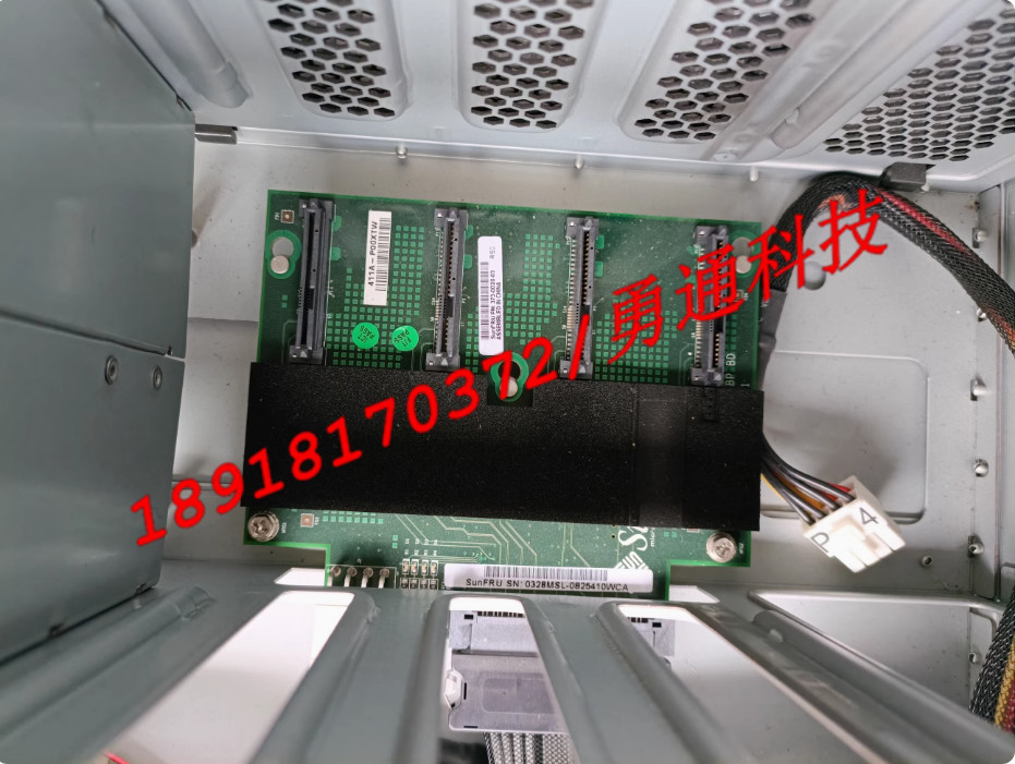 Sun 373-0020-03 373-0020 4-Slot SAS/SATA Disk BackplaneUltra 45 without cage.