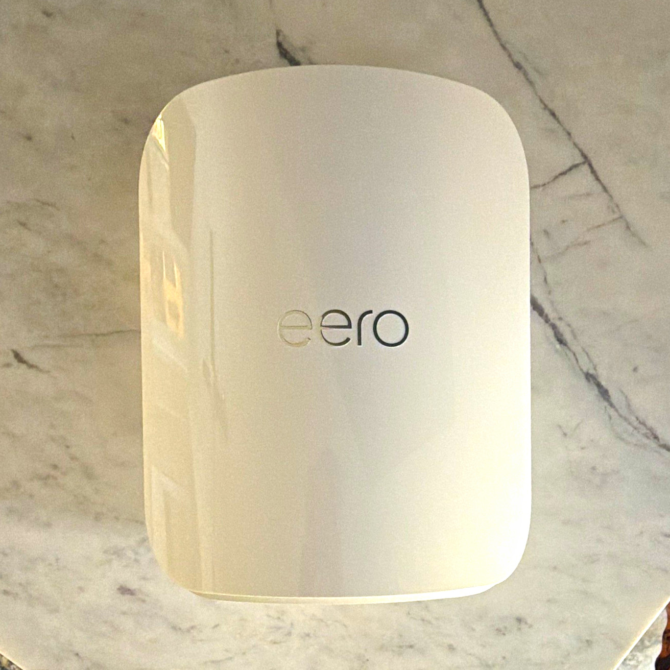 eero Pro 7 Wi‑Fi 7 Tri‑Band Mesh Router, White, 2x 5GbE, USB‑C