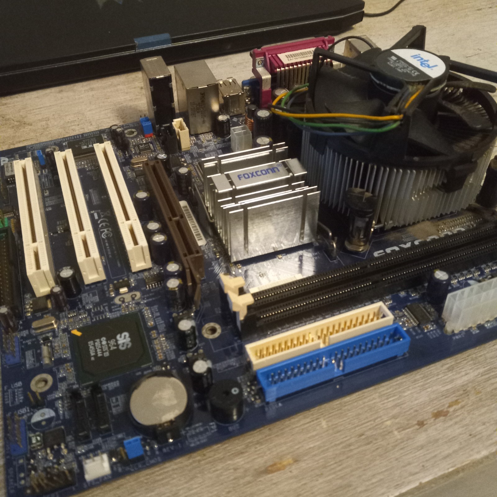 Foxconn 661FX7MI-S Intel Socket LGA775 Motherboard IDE SATA DDR Intel Celeron D 