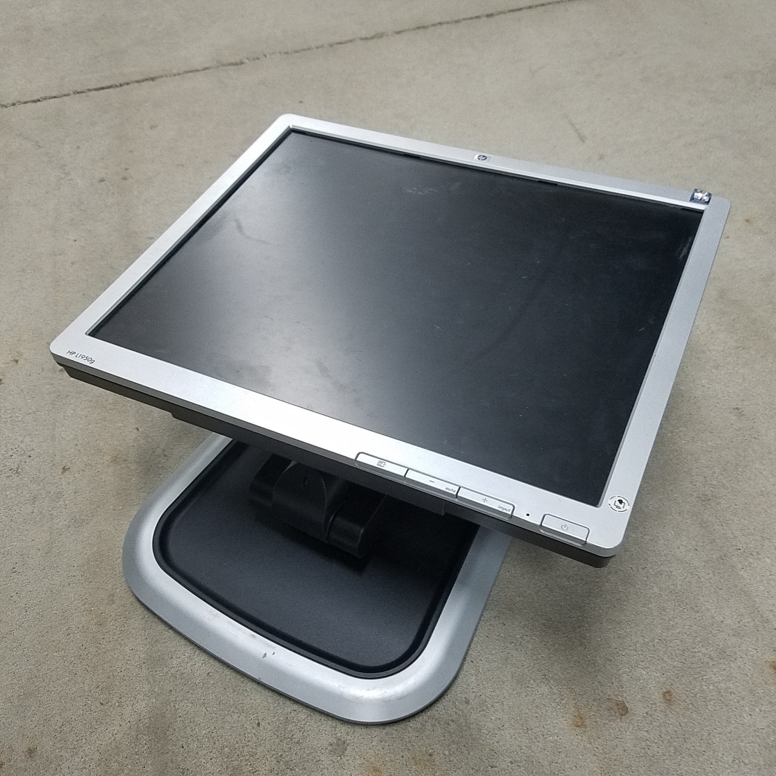 Hewlett Packard L1950G LCD Monitor, 19" Screen Size - USED