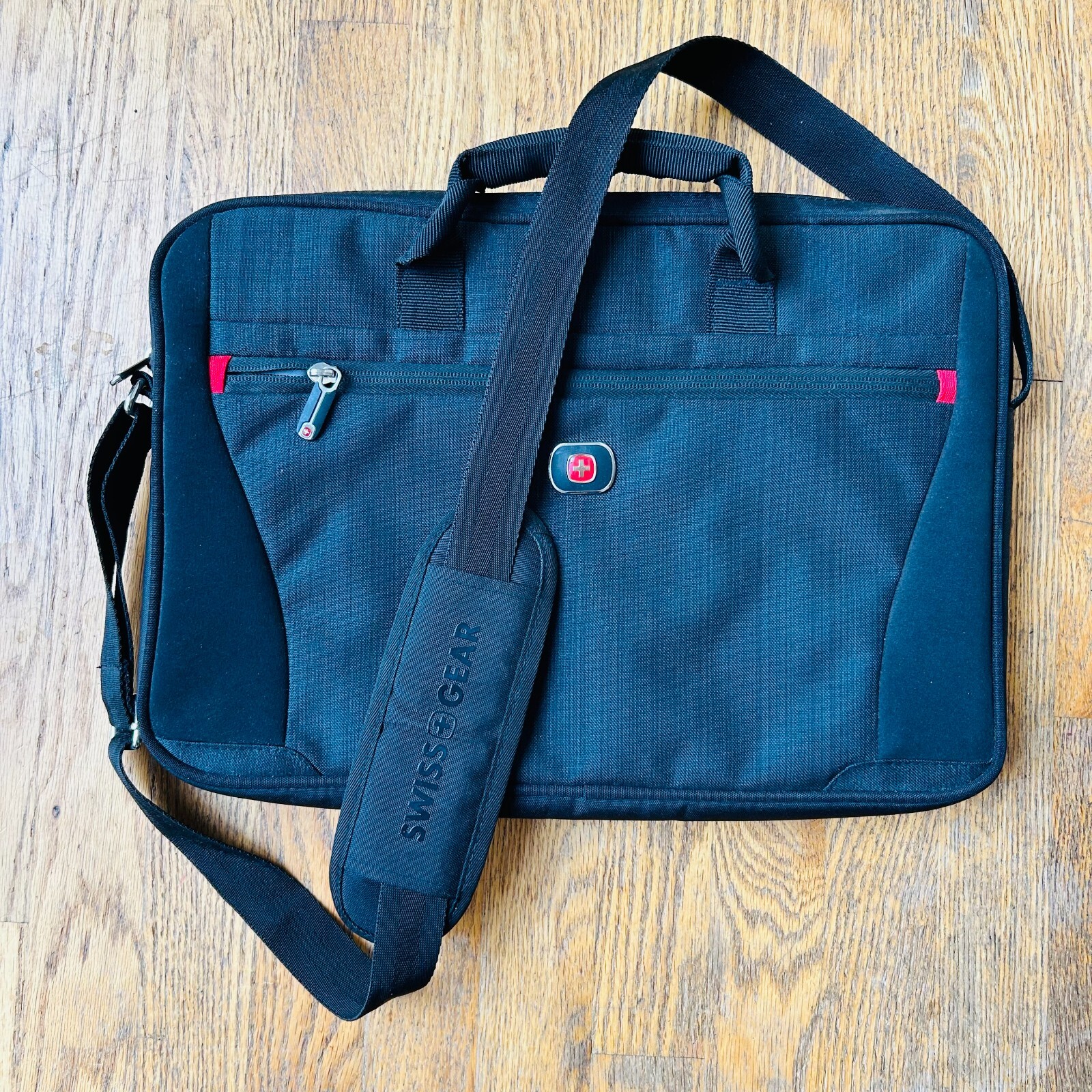 Swiss Gear Interlink 16” Laptop Slim Case Messenger Bag