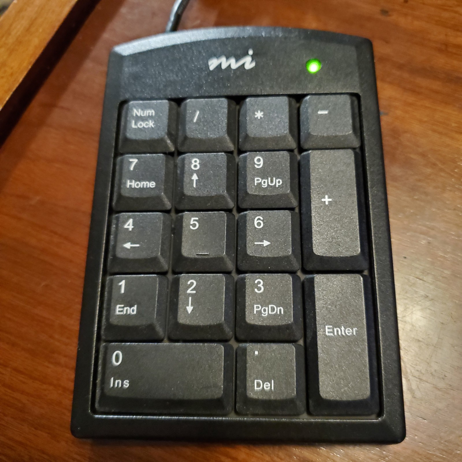 Micro Innovations Slim Wired Numeric Keypad - Portable 10-Key USB Number Pad