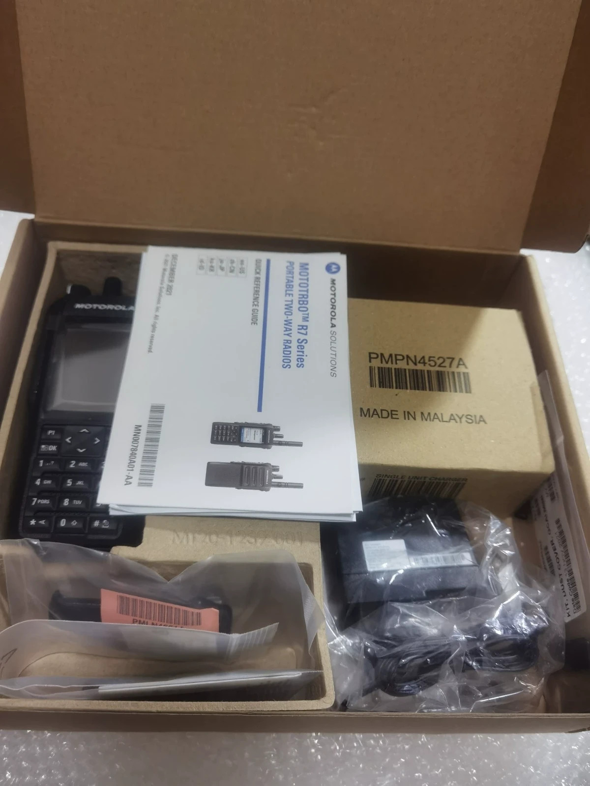 NEW 1PCS Motorola R7 400-527 UHF R7 Handstand Via FedEx or DHL