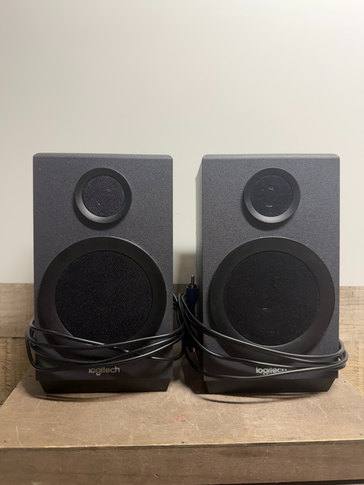 Logitech Right & Left Speakers  - 40 Watts - Fast Ship