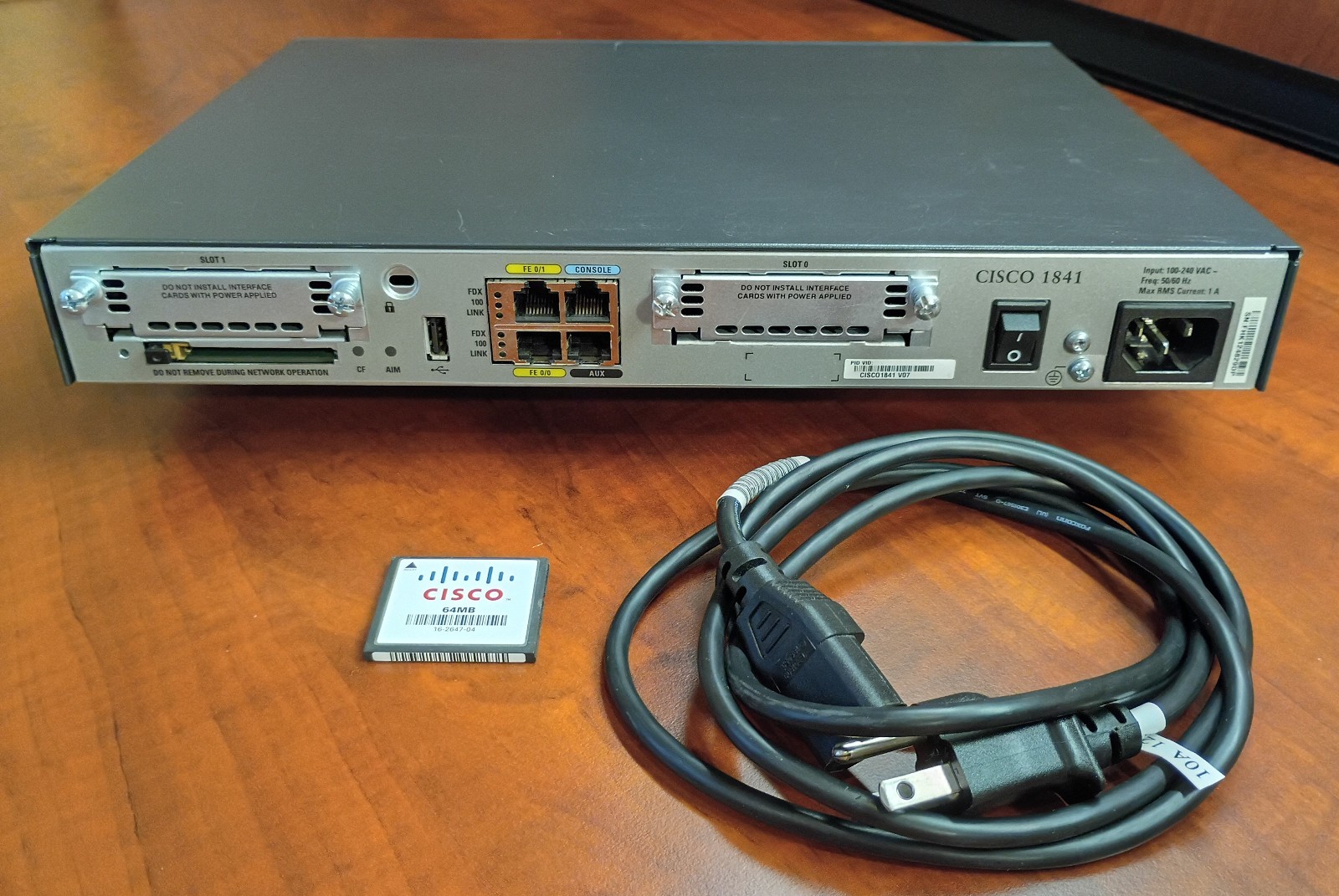Cisco 1841 v07 Router, 262MB DRAM, 64MB CF, 2 FE, Power Cord, Cisco 1800 Series