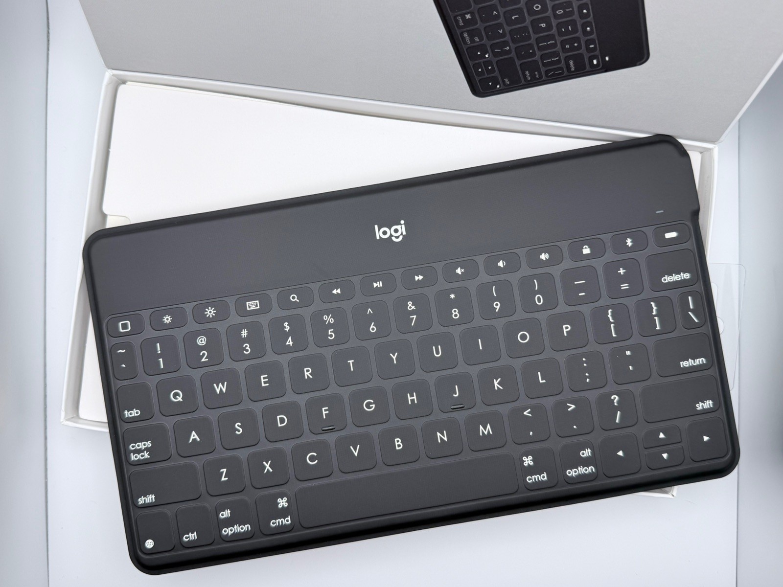 Logitech Keys-To-Go Slim Bluetooth Keyboard for iPhone iPad Apple TV Spill Proof