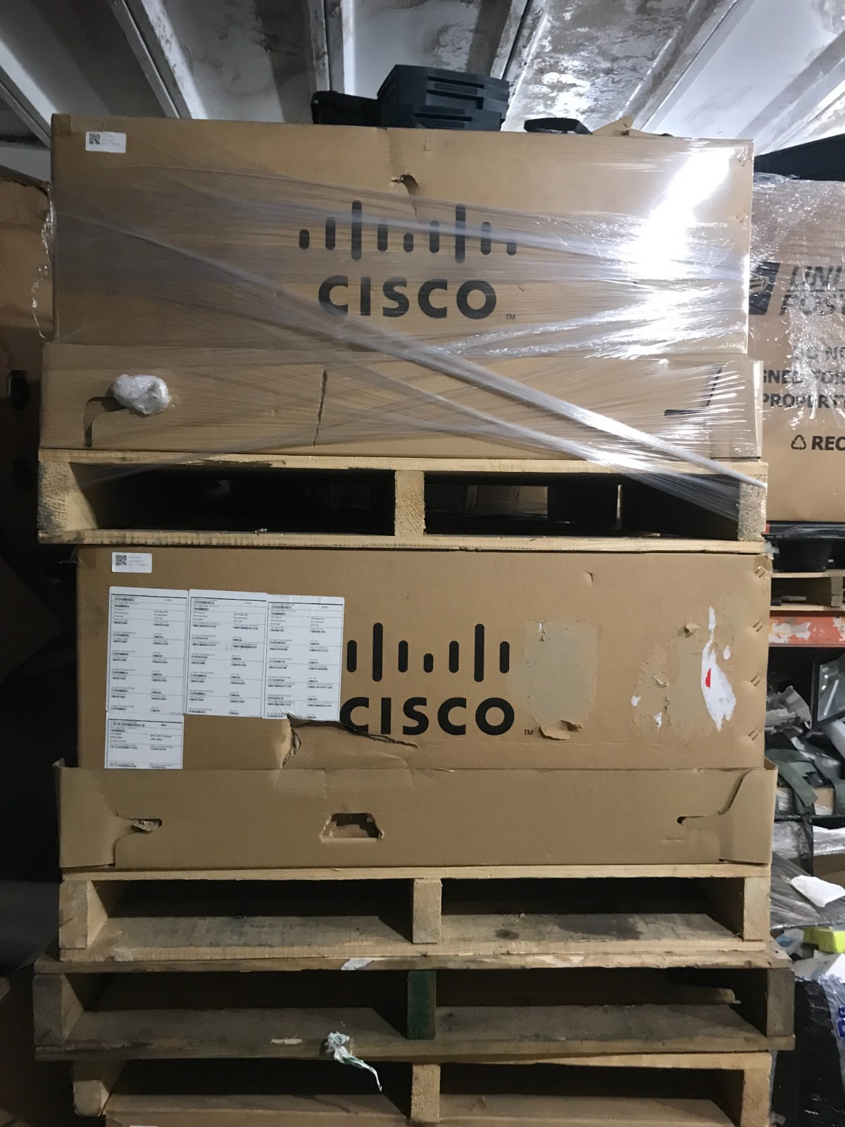 NEW Cisco UCSB-5108-AC2 Blade Server Chassis 8 Slot 6RU Chassis 4 X PSU - DW